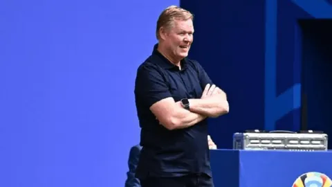 国米意甲首发预测：阿瑙顶替劳塔罗，达米安任右翼卫